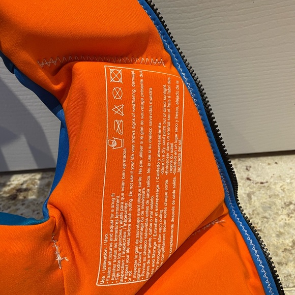 Hyperlite kids lifejacket
 15-25kg (33-55lbs) - Picture 4 of 7